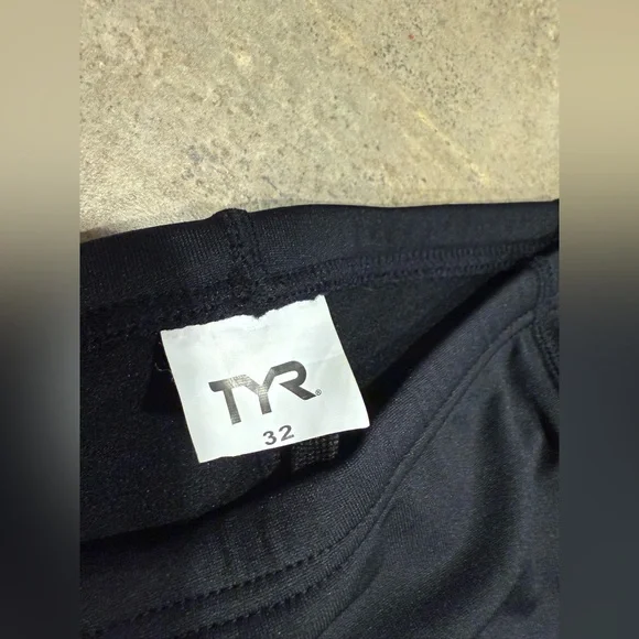 Never used. TYR competitive swim jammer. Size 32 - Picture 8 of 9